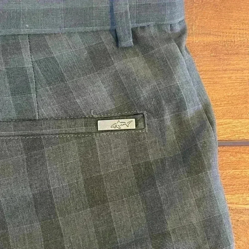 Greg Norman grey plaid shorts size 36 - Picture 4 of 4